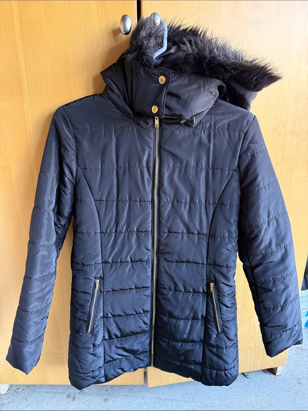 Forever 21 Women’s Black Hooded Puffer Coat with Faux-Fur Trim